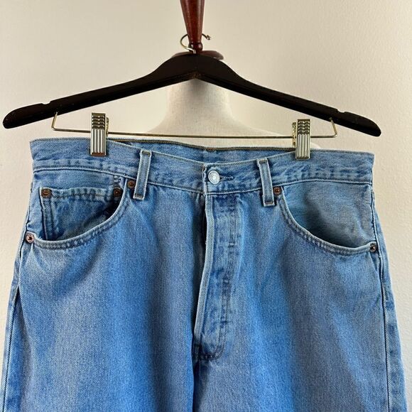 EUC Vintage Levi’s Men’s Jeans - Picture 2 of 10